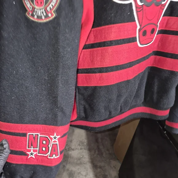 Bulls Crewneck Sweater in Black and Red